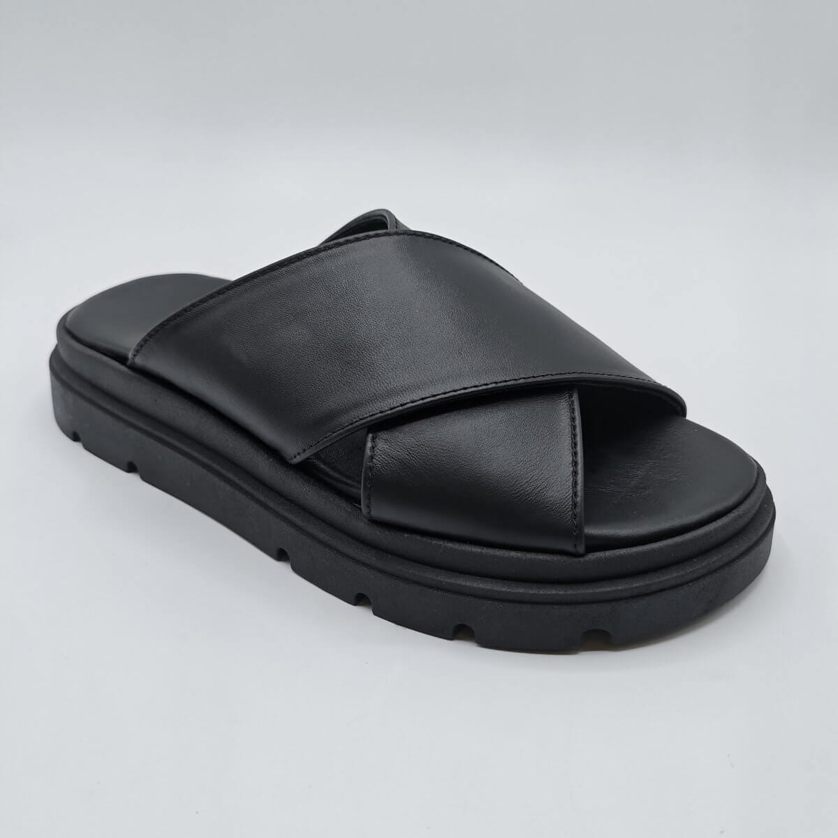 Leather Platform Criss Cross Total Black2 Women Leather Platform Criss Cross Total Black - Image 1